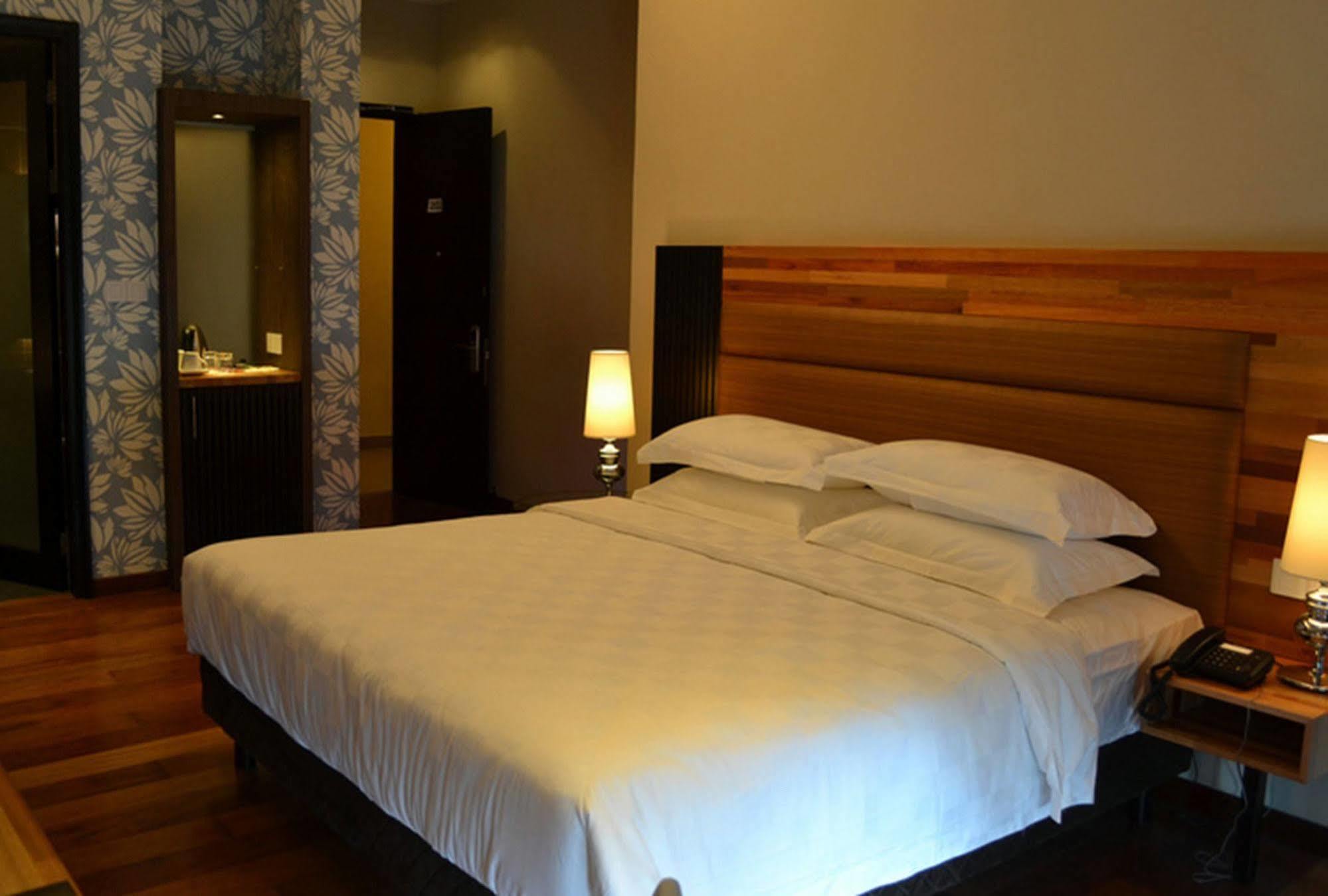 The Ranee Boutique Suites Kuching Buitenkant foto