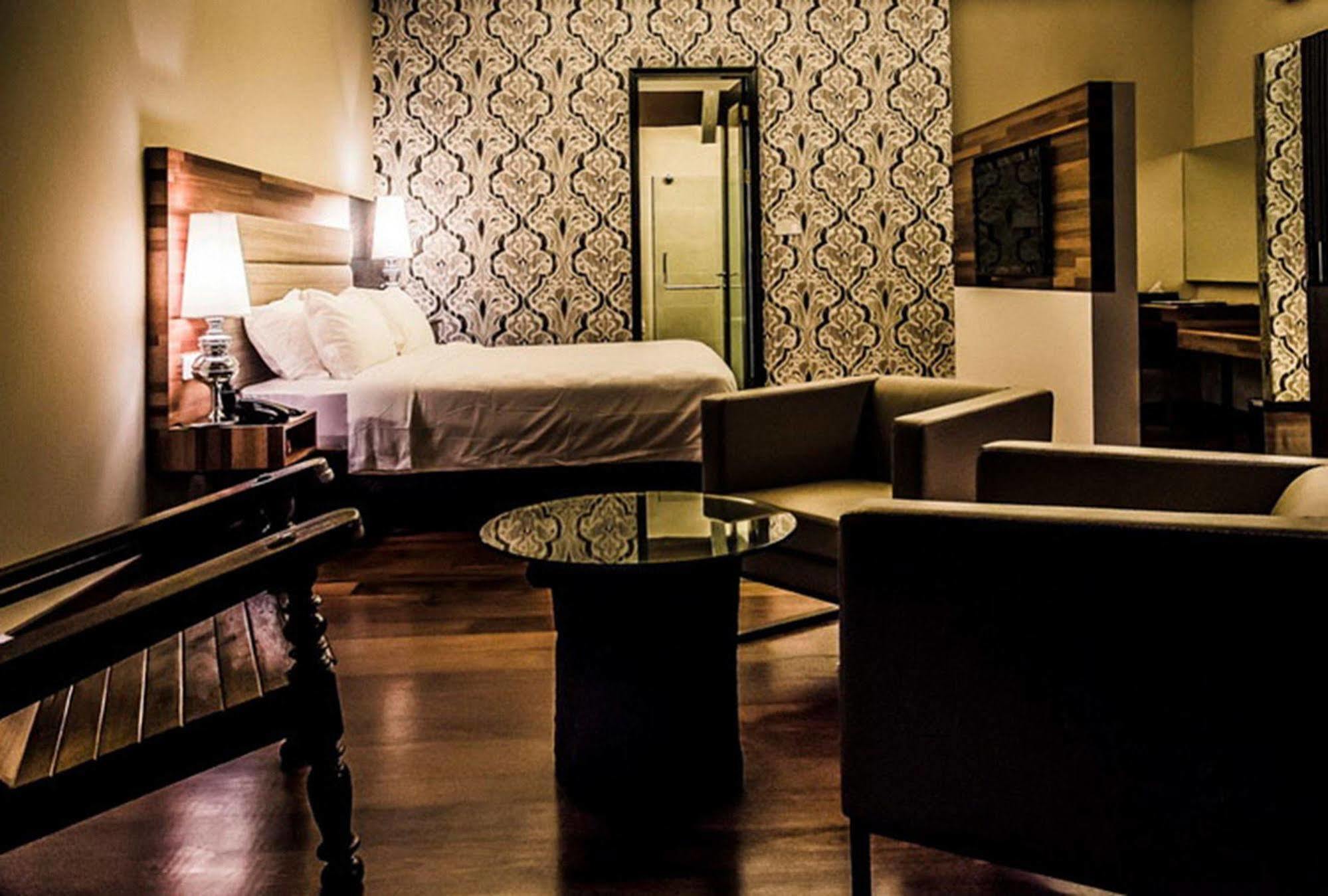 The Ranee Boutique Suites Kuching Buitenkant foto